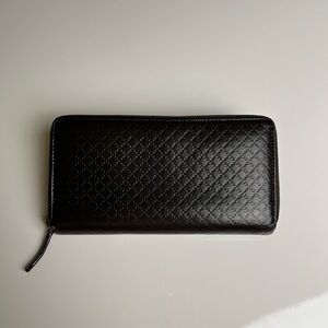 Gucci Diamante Leather Round Zipper
Long Wallet